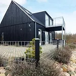 Luxury Retreat By Sea