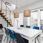 Luxury Retreat By Sea 펜션