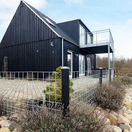 Luxury Retreat By Sea